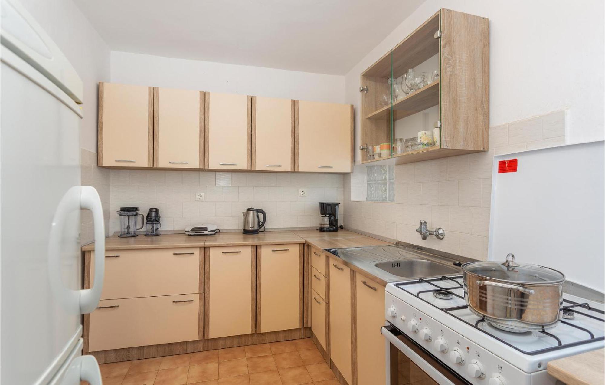 Gorgeous Apartment In Pinezici With Kitchen Exterior photo