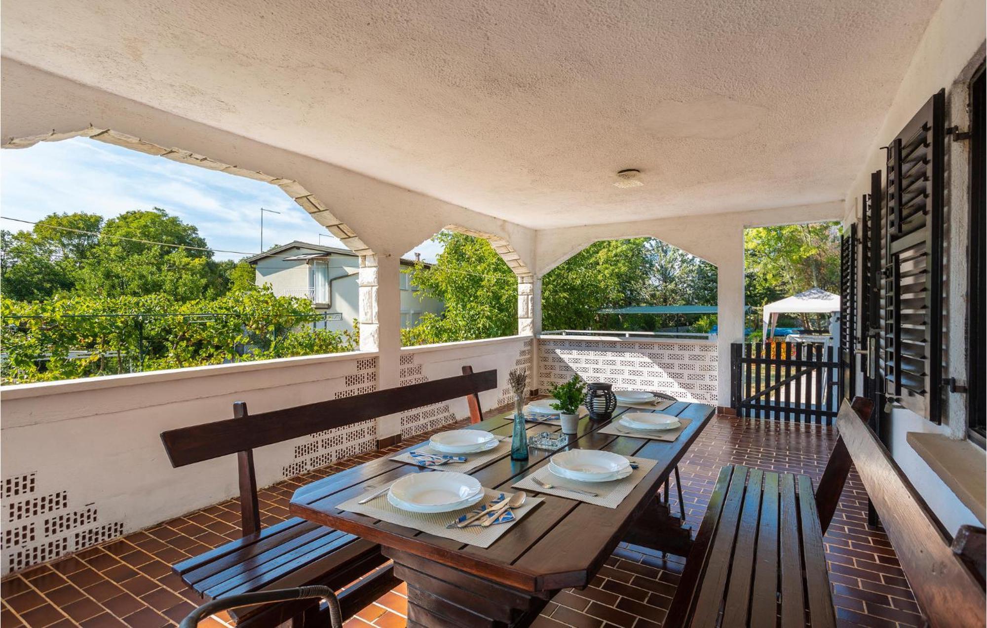 Gorgeous Apartment In Pinezici With Kitchen Exterior photo